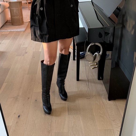 Burberry black leather platform / high heel boots Size 37.5 - Picture 12 of 15